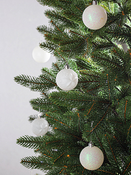 Набор украшений декоративных 25шт белый пластик (шар матовый+с рисунком 8см по 4шт,сосулька 15см-6шт,олень 13х14см-6шт,шишка 4,5х8,5см-4шт,бусы 360см) 000000000001208311