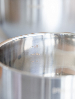 Миска 1,5л DE'NASTIA прозрачная крышка силиконовое дно ментол нержавеющая сталь 000000000001228058