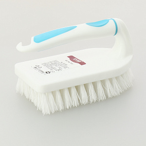 ЩЕТКА УТЮЖОК для чистки одежды и ткани Ручка с резиновой вставкой Качественная щетина На рукоятке отверстие для размещения на крючке 000000000001013244