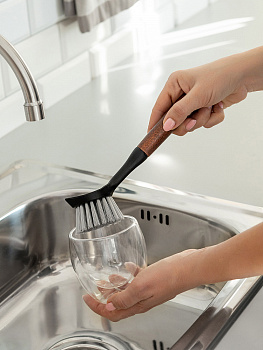 Щётка для мытья посуды 23х4,5см DE'NASTIA Dark wood бук/ПП/ПЭТ L000045 000000000001226881