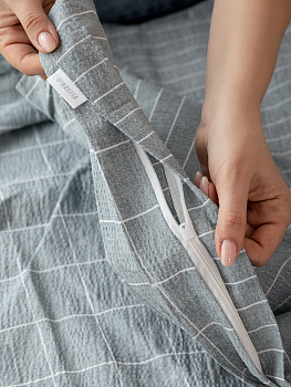 Комплект постельного белья 1,5спDE'NASTIA(пододеяльник 145х210см, простыня 150х215см, наволочки 50x70см-2шт) Идиллия Полоска/Клетка серый жатый хлопок 000000000001227511