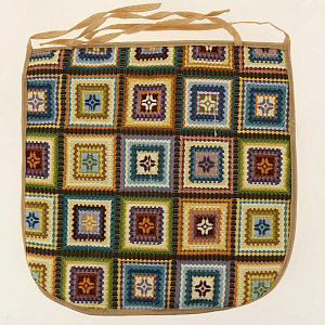 Сидушка из гобелена 40х40±3, состав лицевой стороны 100% п/э, состав тыльной стороны 100% хлопок, наполнитель синтепон, завязки С 46 000000000001192530