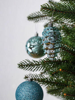 Набор украшений декоративных 12шт голубой пластик (шар с блестками 8см-4шт, шар гладкий 8см-2шт, шар с рисунком 8см-4шт, шишка гладкая 10см-2шт) 000000000001208295