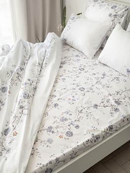 Комплект постельного бельяСемейный(пододеяльник145x210см,простыня230x260см,наволочки50х70-1шт/70х70-1шт)DE'NASTIA FLOWERSбелый/синий сатин-твил хлопок 000000000001229609