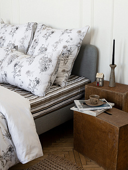 Комплект постельного белья Семейный DE'NASTIA Ботаника принт (наволочки50x70,70x70,пододеяльник145x210,простыня230x260)белый/бежевый сатин-твил хлопок 000000000001230677