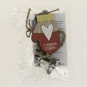 Новогоднее подвесное украшение Варежка из древесины тополя с колокольчиком из черного металла 12x0,6x3,2см 82164 000000000001201798