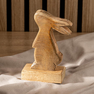 Декоративная фигурка 17x6x2,5смDE'NASTIA Зайка на подставке бежевый дерево манго 000000000001225934