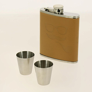 Набор подарочный 37808 "Аудиокассета" 20.2x13.2x6.7, в коробке из окраш-го черного металла: фляга д/спиртных напитков, 200 мл и 2 ст 000000000001162881