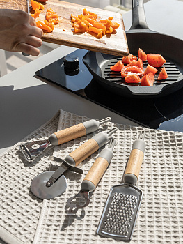 Терка 25,7x5,9см DE'NASTIA деревянная ручка из бука серый нержавеющая сталь 000000000001213988