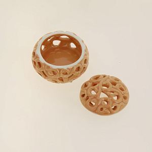 Декоративная Персиковая резная шкатулка (фарфор) / 7,5X7,5X4,5см арт.79188 000000000001195737