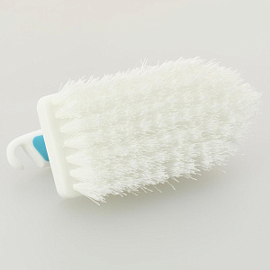 ЩЕТКА УТЮЖОК для чистки одежды и ткани Ручка с резиновой вставкой Качественная щетина На рукоятке отверстие для размещения на крючке 000000000001013244