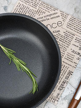 Сковорода 24х6см KUKMARA утолщенное дно 6мм антипригарное покрытие черный литой алюминий 000000000001011237