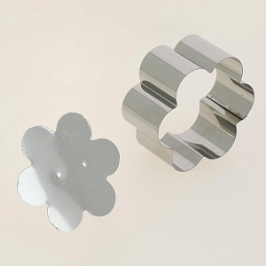 Форма кулинарная "Цветок" с крышкой-прессом.Изготоволено из коррозионностойкой (нержавеющей) стали. Диаметр 8 см, высота 4 см.AN8-9 000000000001190109