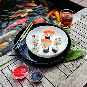 FRIENDS' TIME BLACK Блюдо круглое 30см LUMINARC опал 000000000001215677