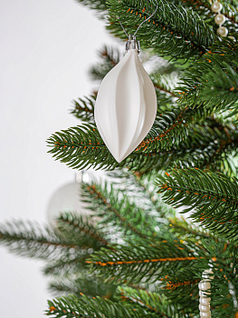 Набор украшений декоративных 25шт белый пластик (шар матовый+с рисунком 8см по 4шт,сосулька 15см-6шт,олень 13х14см-6шт,шишка 4,5х8,5см-4шт,бусы 360см) 000000000001208311