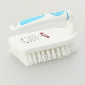 ЩЕТКА УТЮЖОК для чистки одежды и ткани Ручка с резиновой вставкой Качественная щетина На рукоятке отверстие для размещения на крючке 000000000001013244