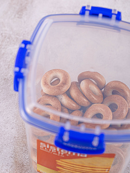 Контейнер 900мл SISTEMA для хранения печенья и других сухих и продуктов. Усиленный силиконовый уплотнитель.Можно мыть в посудомоечной машине. 881332 000000000001204675