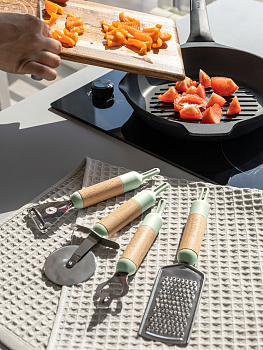 Терка 11x5,5см DE'NASTIA деревянная ручка из бука мятный нержавеющая сталь 000000000001213986