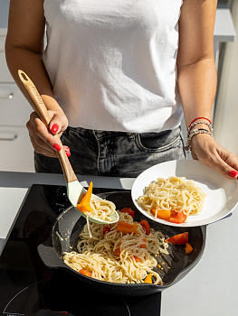 Ложка с прорезями 33x6,2x1,6см DE'NASTIA деревянная ручка мятный силикон 000000000001213957