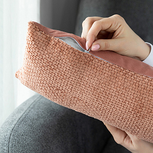 Подушка декоративная 20х40см DE'NASTIA на молнии темный коралл шенилл полиэстер 000000000001226959