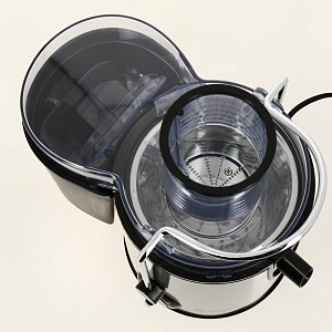 Соковыжималка электрическая DELTA 600Вт. Объем контейнера для мякоти 1200мл. Черный с серебристым. Фильтр и ножи из нержавеющей стали. 0R-00004839 000000000001205345