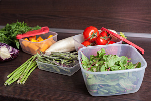 Контейнер для продуктов Plast Team POLAR, квадратный, коралловый, 2,5л, 198х198х95 (PT1677) 000000000001201516