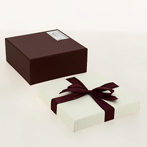 Коробка 17x17x7см подарочная с бантом тиснение Ромб-крупный 000000000001205213