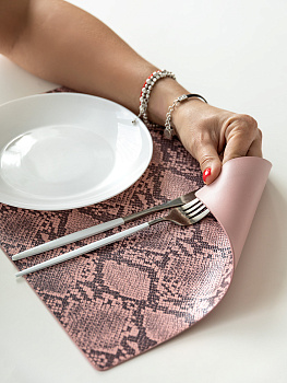 Салфетка сервировочная 27х38см DE'NASTIA Питон розовый искусственная кожа ПВХ 000000000001214113