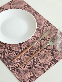 Салфетка сервировочная 27х38см DE'NASTIA Питон розовый искусственная кожа ПВХ 000000000001214113