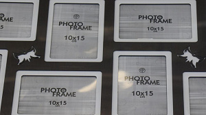 Фоторамка на 8 фото 34х65  - это стиль и изысканность Вашего дома.  Разное сочетание цветов придают фоторамке универсальность. Матер 000000000001195652