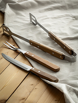 Набор для барбекю 3 предмета (вилка+нож+щипцы) DE'NASTIA в тканевом чехле коричневый нержавеющая сталь 000000000001218765