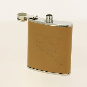 Набор подарочный 37808 "Аудиокассета" 20.2x13.2x6.7, в коробке из окраш-го черного металла: фляга д/спиртных напитков, 200 мл и 2 ст 000000000001162881