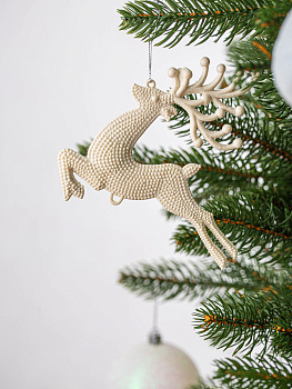 Набор украшений декоративных 25шт белый пластик (шар матовый+с рисунком 8см по 4шт,сосулька 15см-6шт,олень 13х14см-6шт,шишка 4,5х8,5см-4шт,бусы 360см) 000000000001208311