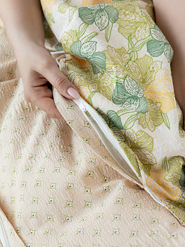 Комплект постельного белья 2спDE'NASTIA(пододеяльник175х210смПростыня215х240смНаволочки 50x70см-2шт)Флёр Орхидеи/Орнамент зеленый/бежевый жатый хлопок 000000000001227503