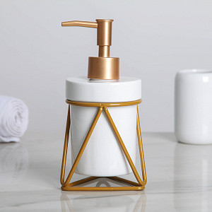 Дозатор для жидкого мыла ДОЛЯНА Геометрика на подставке золотой керамика 000000000001211479