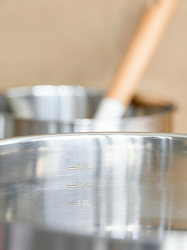 Миска 5л DE'NASTIA прозрачная крышка силиконовое дно бежевый нержавеющая сталь 000000000001228054