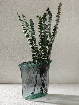 Ваза декоративная 2,5л 21,5x8x25см DE'NASTIA Египет волнистый край ручная работа светло-серый стекло 000000000001220900