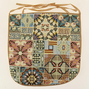 Сидушка из гобелена 40х40±3, состав лицевой стороны 100% п/э, состав тыльной стороны 100% хлопок, наполнитель синтепон, завязки С 46 000000000001192530