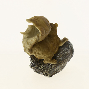 Декоративная фигура 13,5x6,2x13,8см ФЕНИКС-ПРЕЗЕНТ Белочка на дереве полирезина 000000000001186509