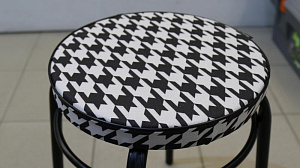 Табурет 34х34х46см НИКА HAUSHALT Гусиная лапка. Круглое сидение. Допустимая нагрузка не более 150кг. Сталь мебельная ткань МДФ пластик 000000000001205067