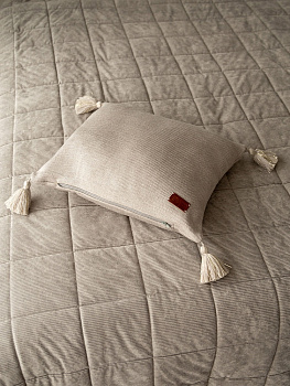 Наволочка декоративная 45x45см DE'NASTIA с кисточками бежевый акрил 000000000001221464