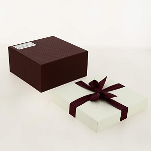 Коробка 19x19x9см подарочная с бантом тиснение Ромб-крупный 000000000001205212