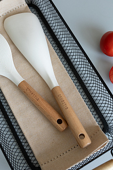 Ложка для мультиварки29x7смDE'NASTIAдеревянная ручка молочный бук/силикон/нейлон 000000000001228987