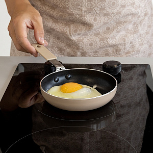 Сковорода 14см LUCKY ручка нержавеющая сталь/силикон бежевый алюминий 000000000001220115