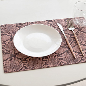 Салфетка сервировочная 27х38см DE'NASTIA Питон розовый искусственная кожа ПВХ 000000000001214113