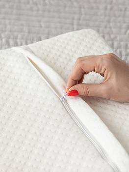 Подушка анатомическая 50x30x10/7см DE'NASTIA Dream мемори с валиком с охлаждающим гелем белый полиэстер/пенополиуретан 000000000001226890