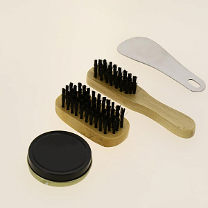 Набор для ухода за обувью в металлической коробочке: щетка малая, щеткасредняя, крем для обуви, рожок для обуви 18.4*11.5*7.2см 409 000000000001195740