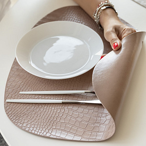 Салфетка сервировочная 45х36см DE'NASTIA Крокодил Камень розовый искусственная кожа ПВХ 000000000001214092