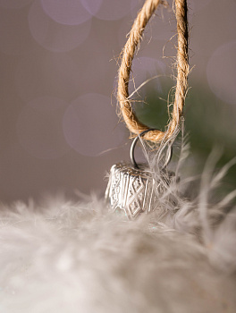 Декоративное украшение Шар №4,5 D8см БИРЮСИНКА Перышки белый стекло 000000000001207648