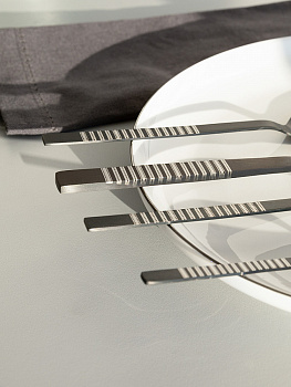 Набор столовых приборов 4 предмета (ложка чайная, ложка столовая, нож столовый, вилка столовая) DE'NASTIA Орион лазер матовый черный нержавеющая сталь 000000000001229637